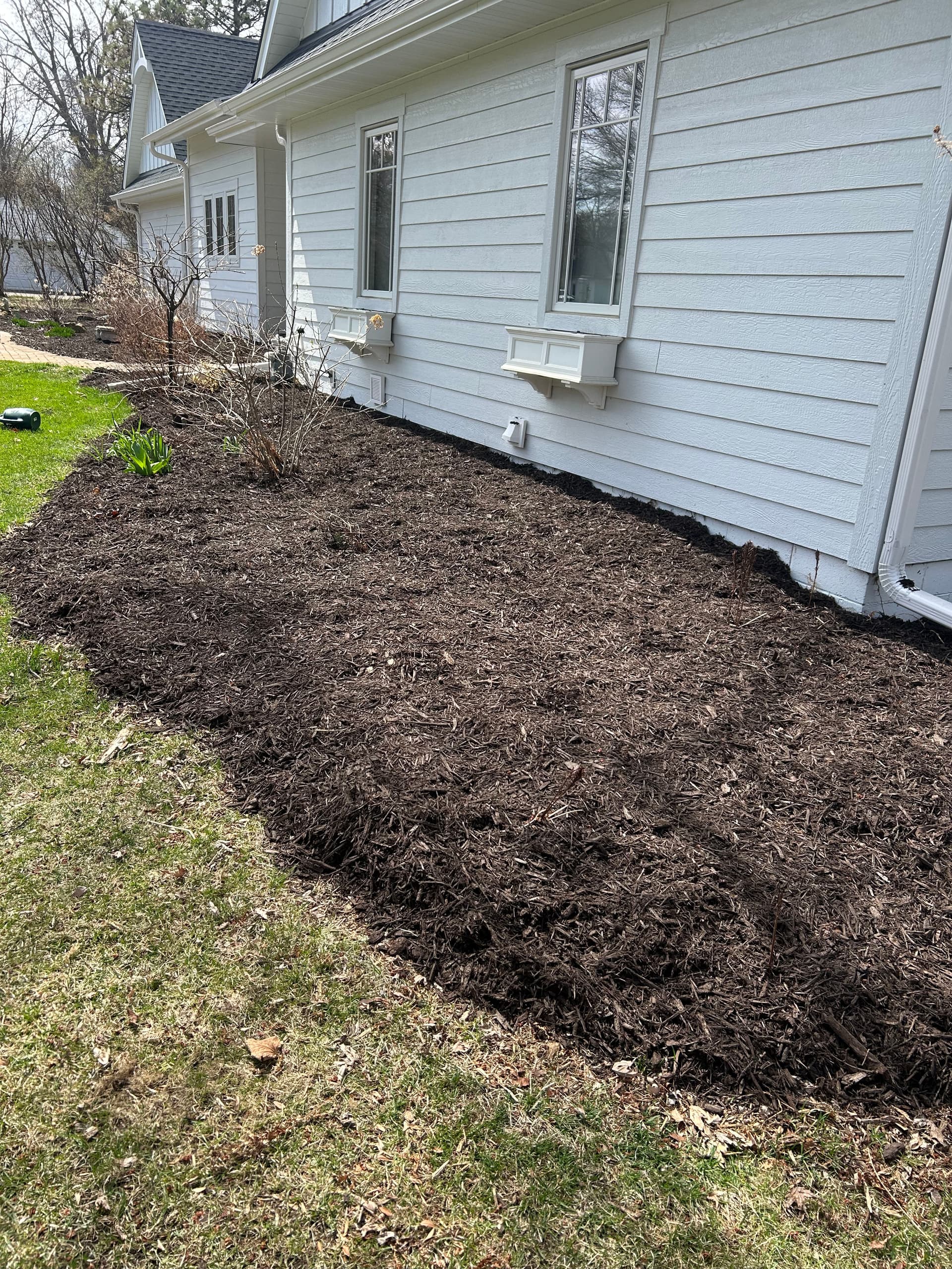 Gallery photos for Spring Garden Cleanup and Fresh Mulch Installation: Image #5