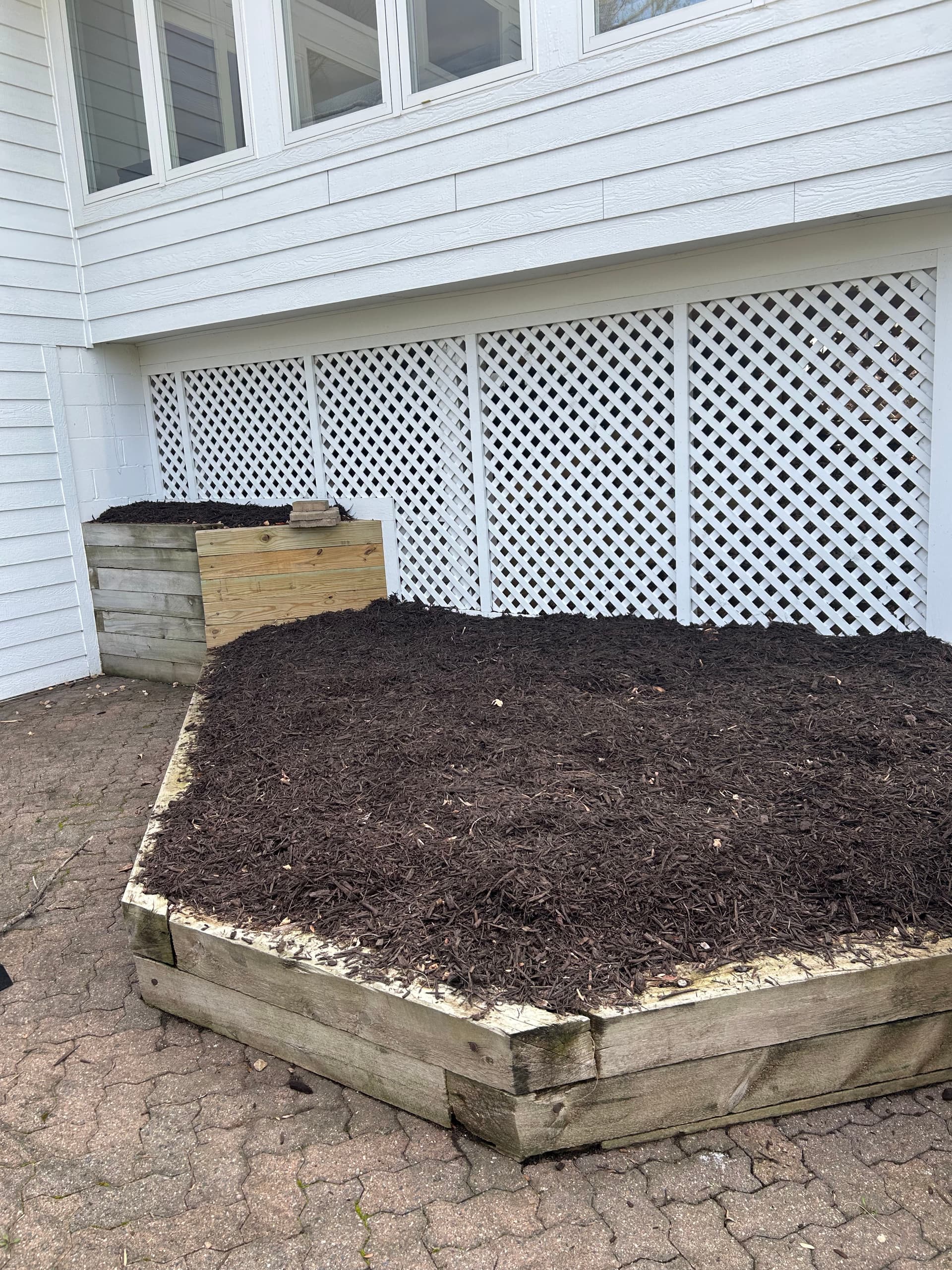 Gallery photos for Spring Garden Cleanup and Fresh Mulch Installation: Image #9