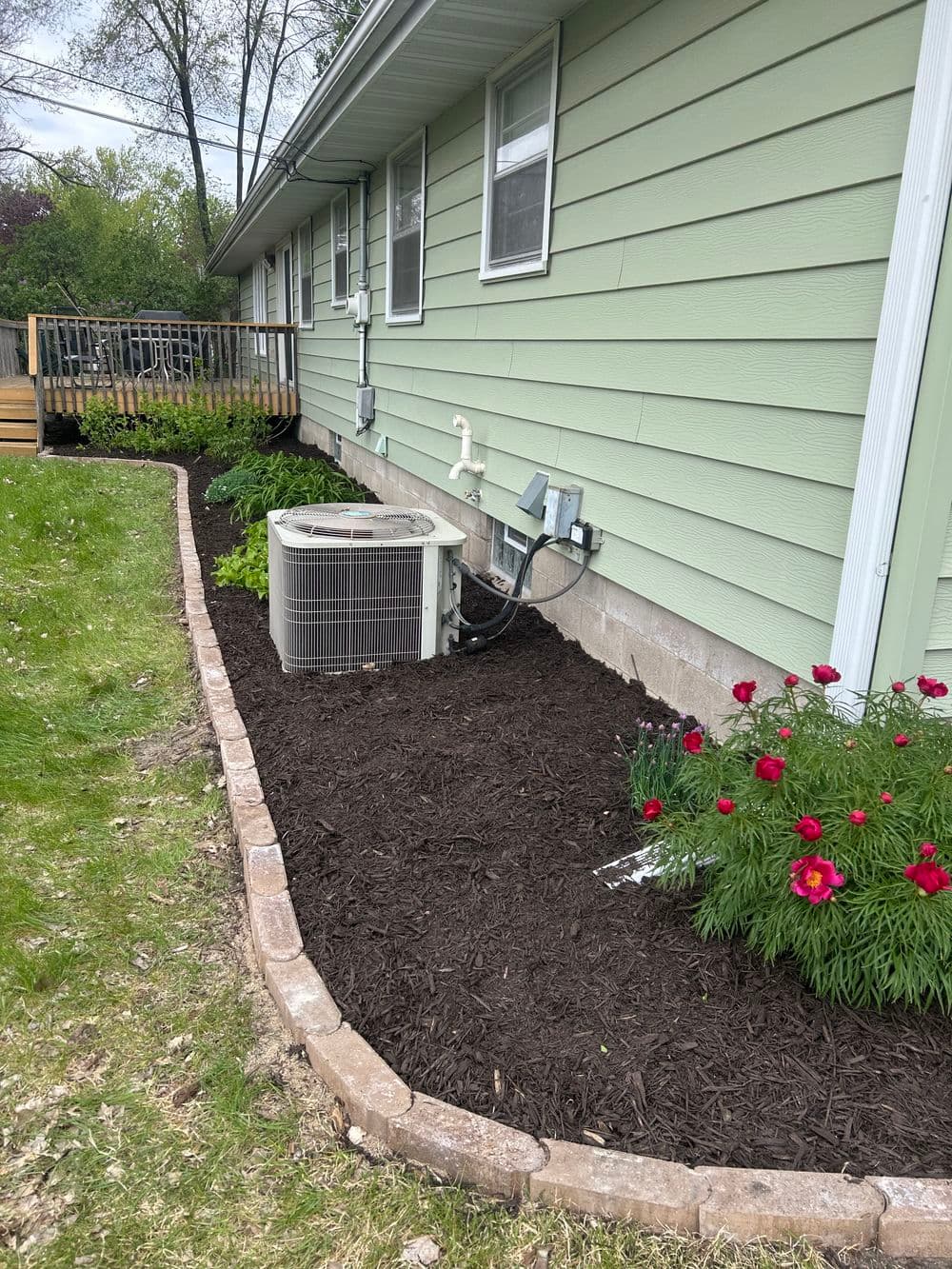 Project Fresh Mulch and Clean Bed Edging Around a Minneapolis Home image