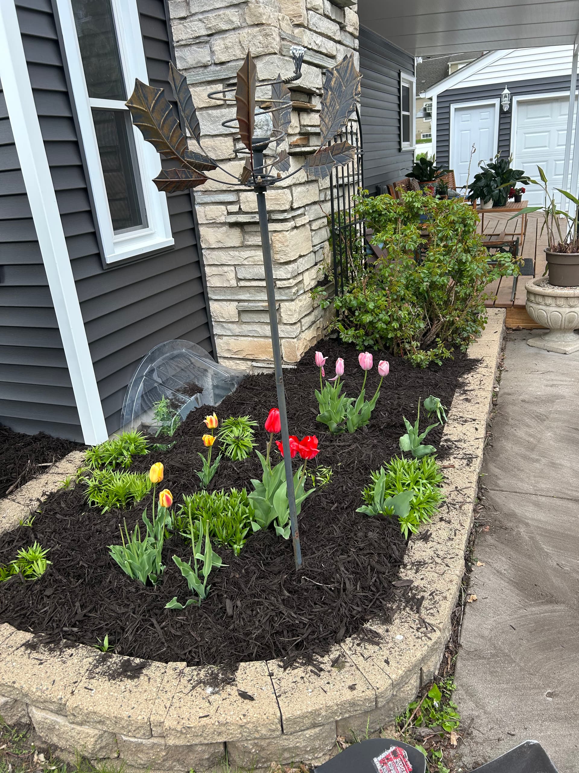 Gallery photos for Fresh Mulch and Clean Beds Make a Real Difference: Image #4