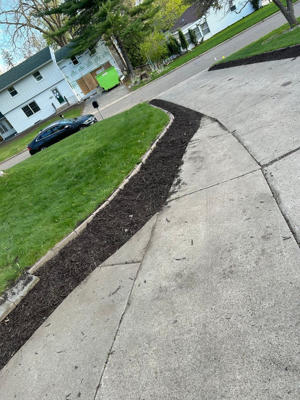 Gallery photos for Fresh Mulch Installation and Spring Bed Cleanup in Minneapolis: Image #16