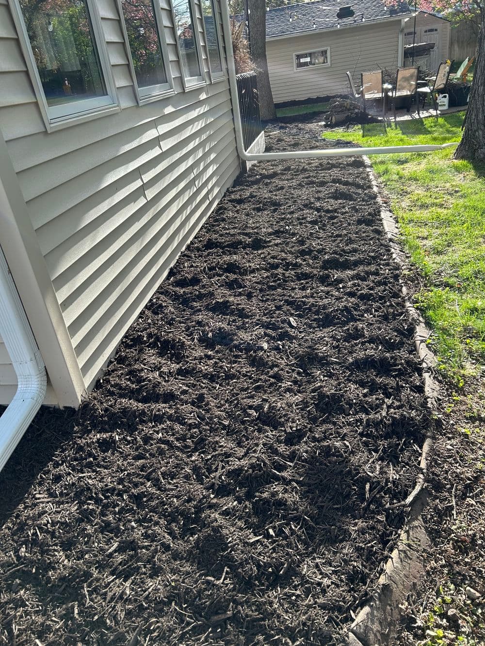 Gallery photos for Fresh Mulch Installation and Spring Bed Cleanup in Minneapolis: Image #17