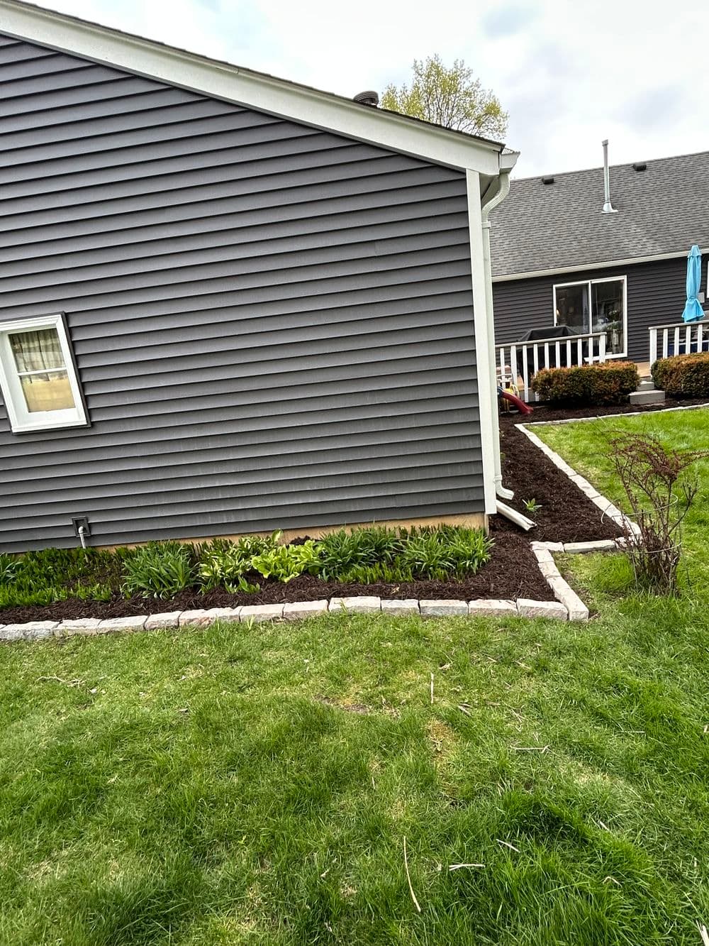 Gallery photos for Full-Property Mulching and Bed Edging Done Right in Minneapolis: Image #1