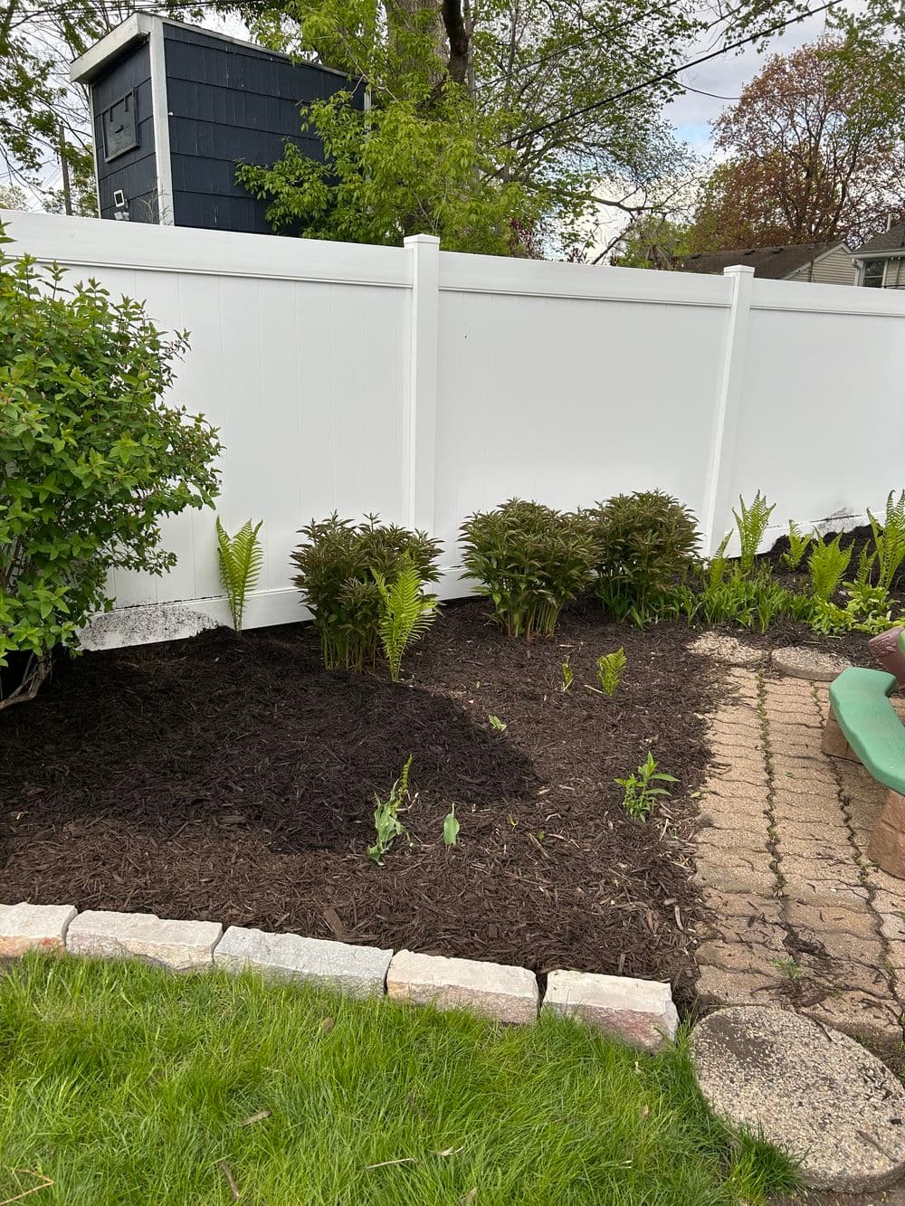 Gallery photos for Full-Property Mulching and Bed Edging Done Right in Minneapolis: Image #5